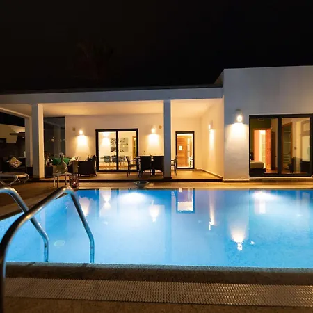 Σπίτι διακοπών Beautiful In With Pool