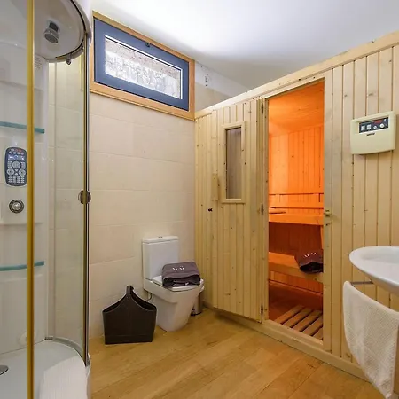 Beautiful In With Pool Holiday home