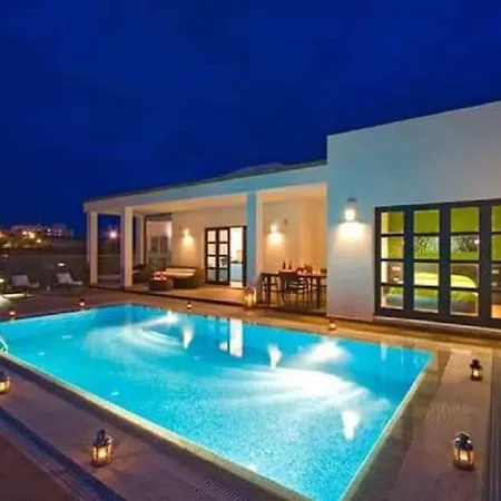 Beautiful In With Pool Ferienhaus
