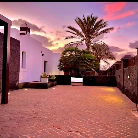 Beautiful In With Pool Vakantiehuis