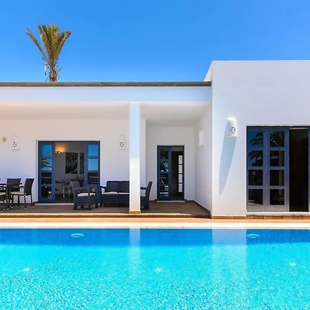 Beautiful In With Pool Vakantiehuis