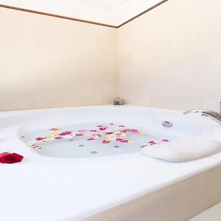 Casa vacanze Beautiful In With Pool *