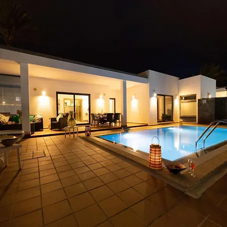 Beautiful In With Pool Playa Blanca